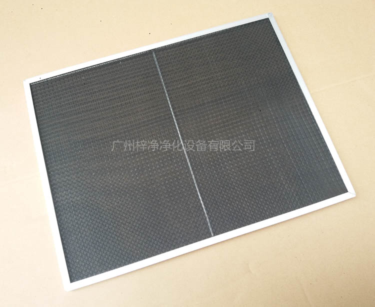 尼龍網(wǎng)初效過濾器骨架采用直徑為6mm的鐵絲焊接處理,目的防止過濾器變形。