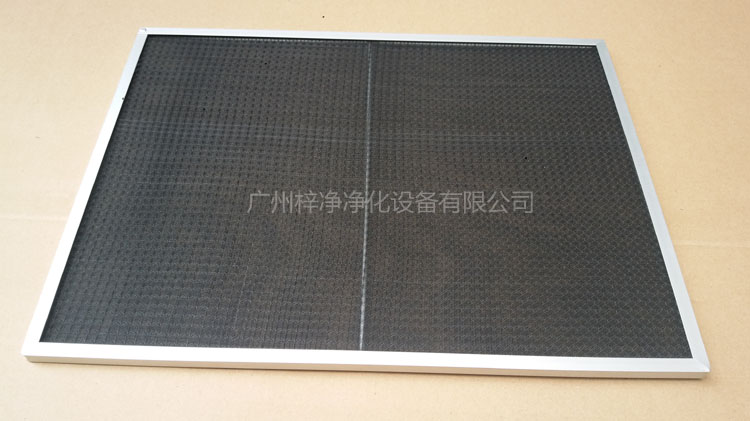 尼龍網(wǎng)初效過(guò)濾器骨架采用直徑為6mm的鐵絲焊接處理,目的防止過(guò)濾器變形。
